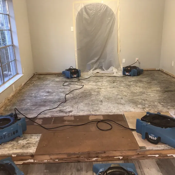Containment and drying equipment set up in a Dale, TX room